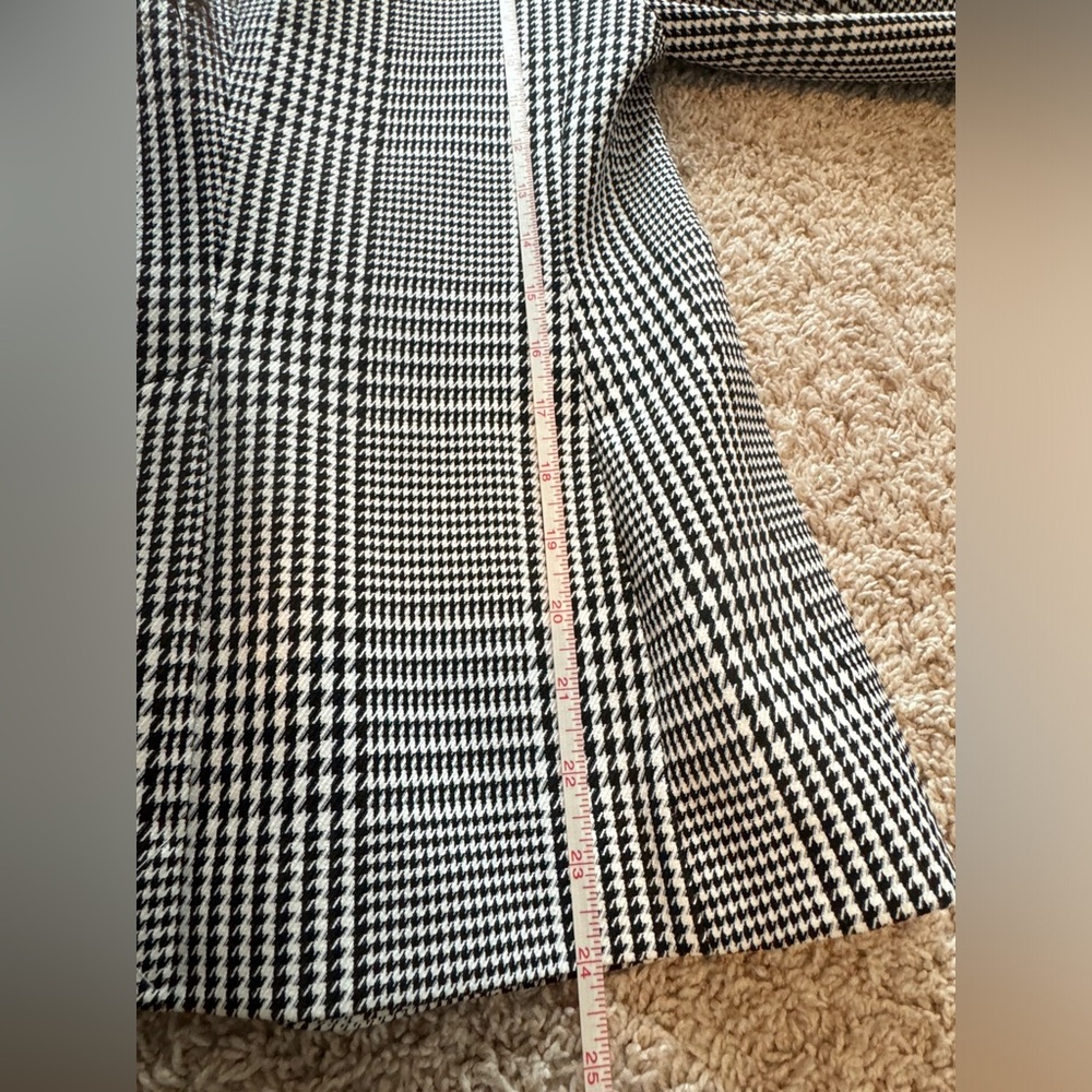 Banana Republic Houndstooth Blazer
Suit Jacket Size 2P - Picture 14 of 14